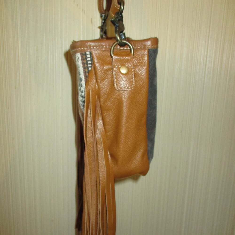 Myra Western Shoulder Bag - Picture 6 of 13